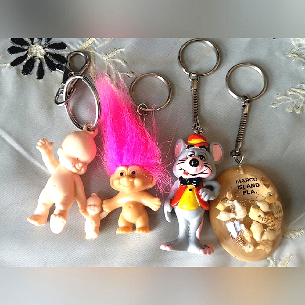 All Vintage 4 pcs. Keychains:Oodles LJN 1986&Troll Russ&Chuck E C.Mouse&Marco I.